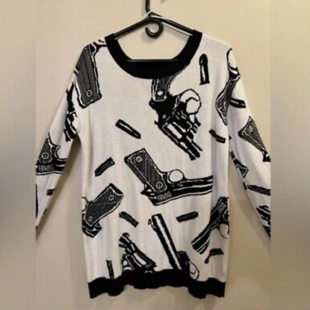 VINTAGE BETSEY JOHNSON BLACK/WHITE SWEATER-TUNIC PISTOL SZ MED NWT RARE & HTF!!